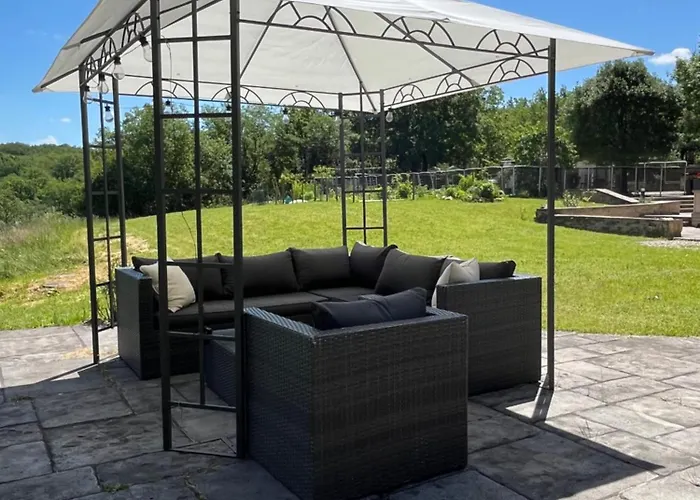 Domainerossignol Acacia Semesterbostad